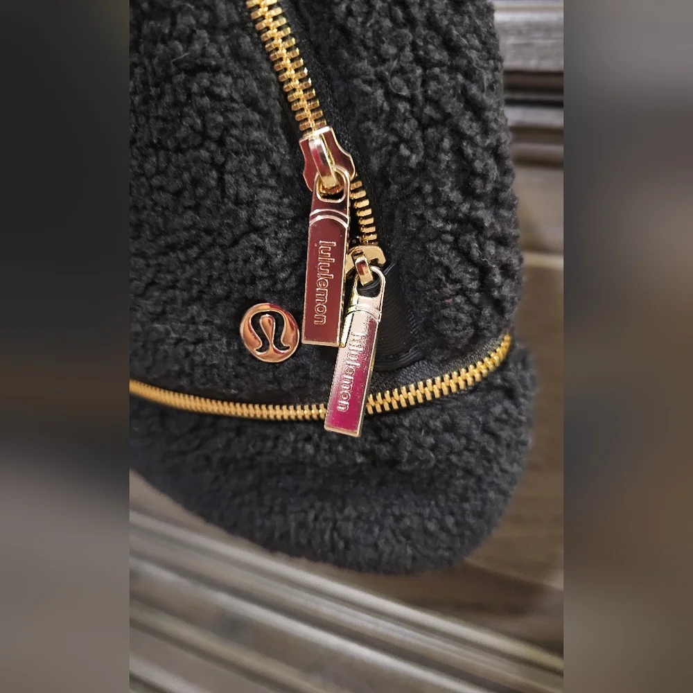 Lululemon Crossbody Bag - Picture 4 of 8